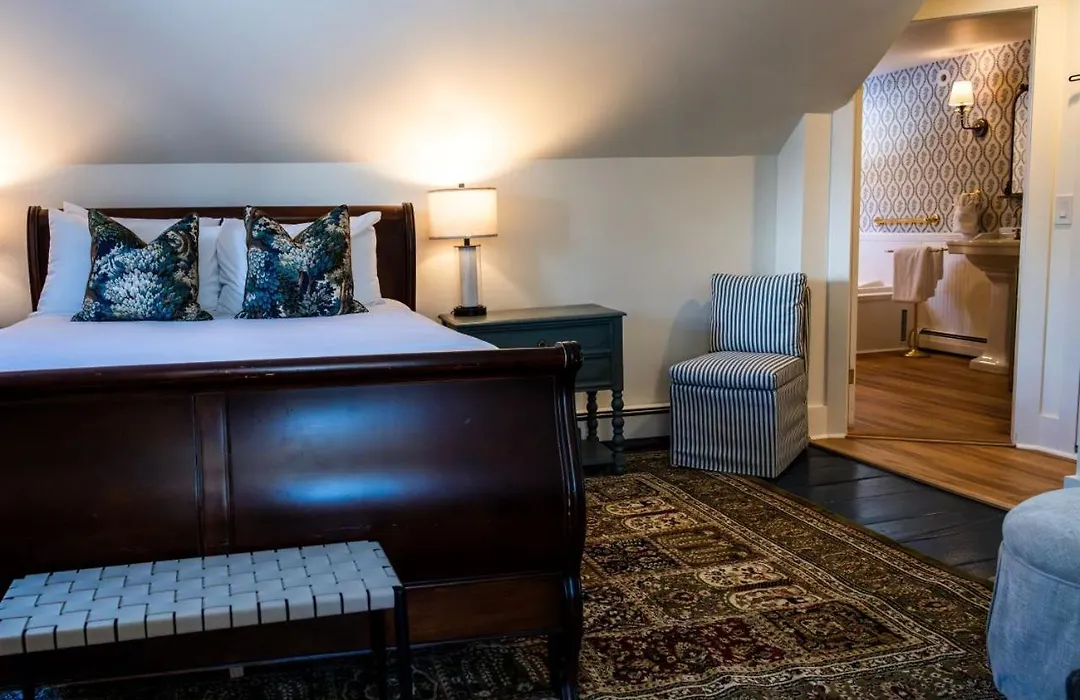 Inn At Pleasant Lake-1
